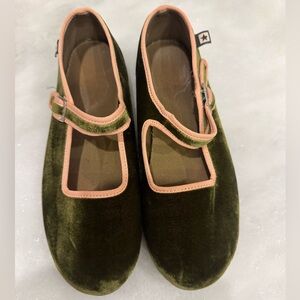 Bonton Red Jane Soft Mary Jane Shoe Girls Size
34 (10/12 Yrs Old)